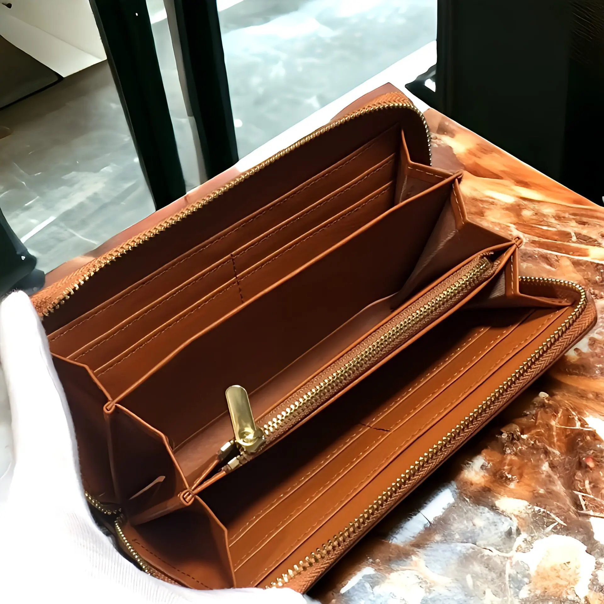 オイル加工 シンプルなブラウン ラウンドファスナー長財布 牛革 スプリットレザー