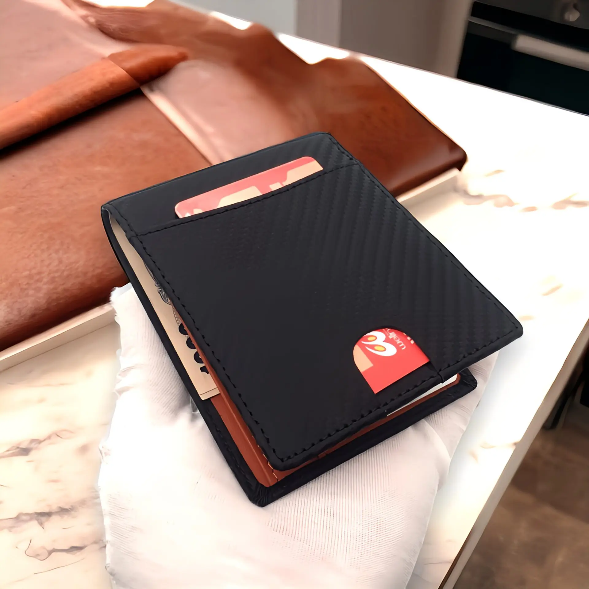 薄型二つ折り財布 カーボンレザー BOX型小銭入れ 内装：オレンジ